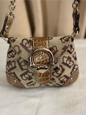 Kathy van zeeland Chain Strap Crown Motif Crossbody Bag in Beige and Brown